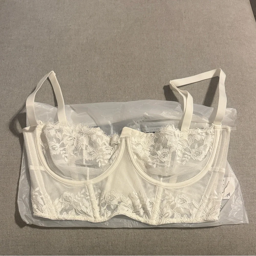 Skims Lace Unlined Balconette Corset | Marble - Picture 5 of 11